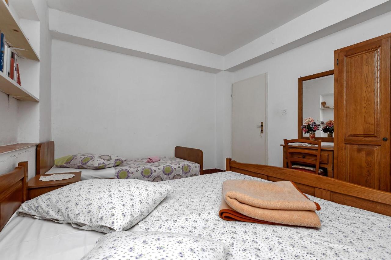Apartments Milivoj Bogomolje Exterior photo