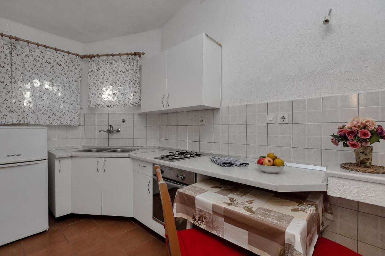Apartments Milivoj Bogomolje Exterior photo