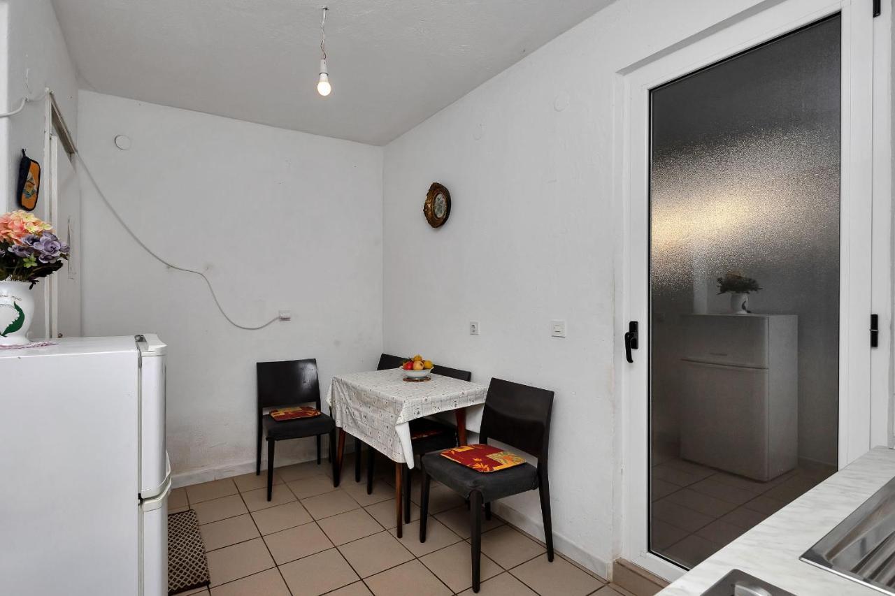 Apartments Milivoj Bogomolje Exterior photo