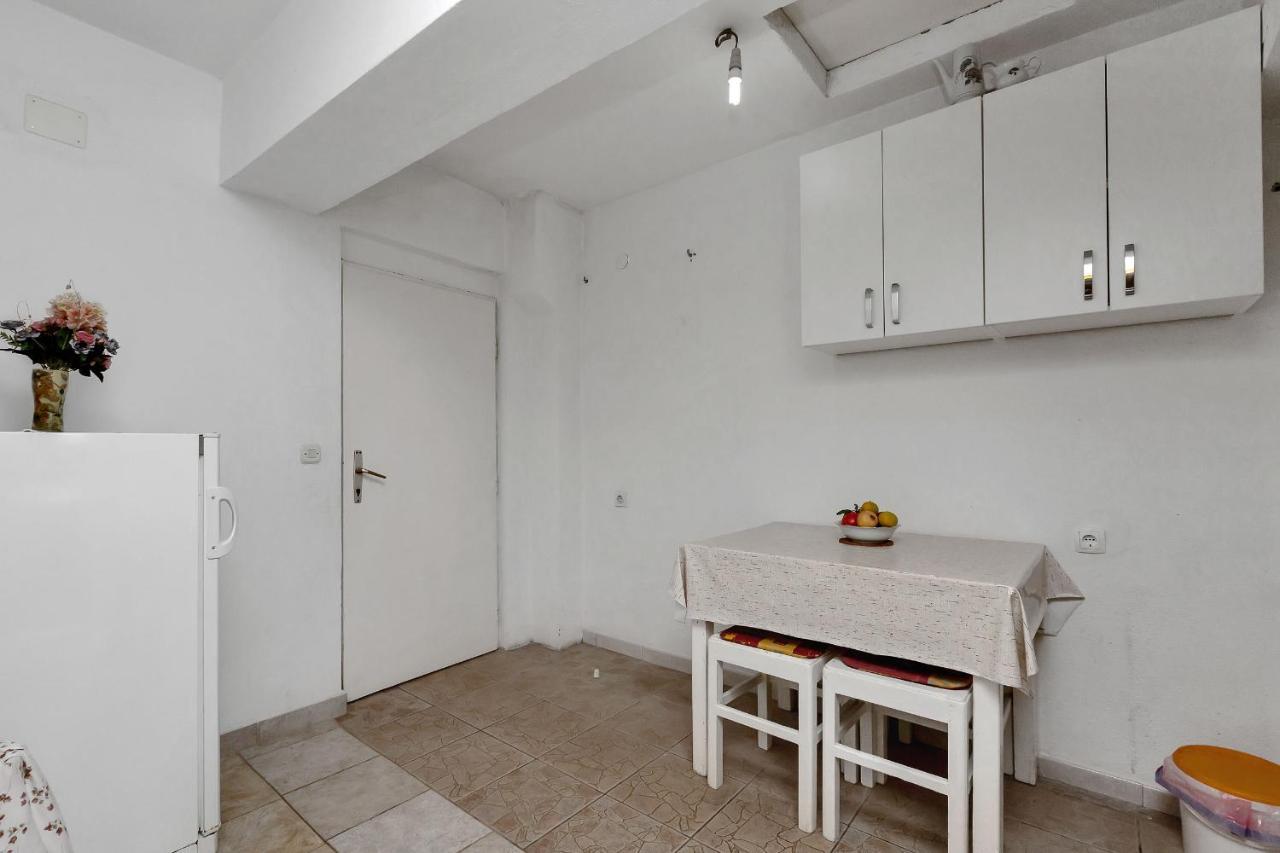 Apartments Milivoj Bogomolje Exterior photo