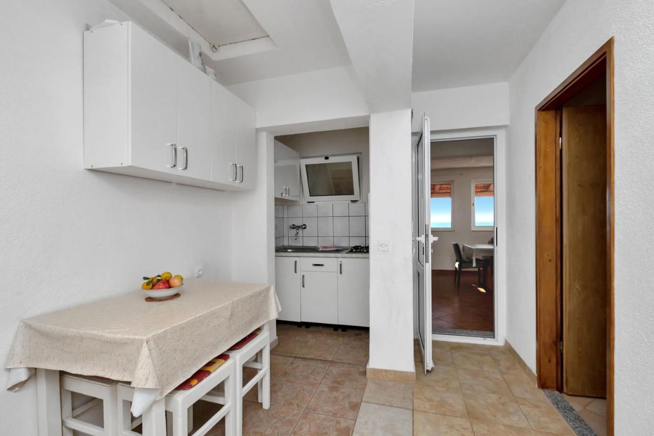Apartments Milivoj Bogomolje Exterior photo